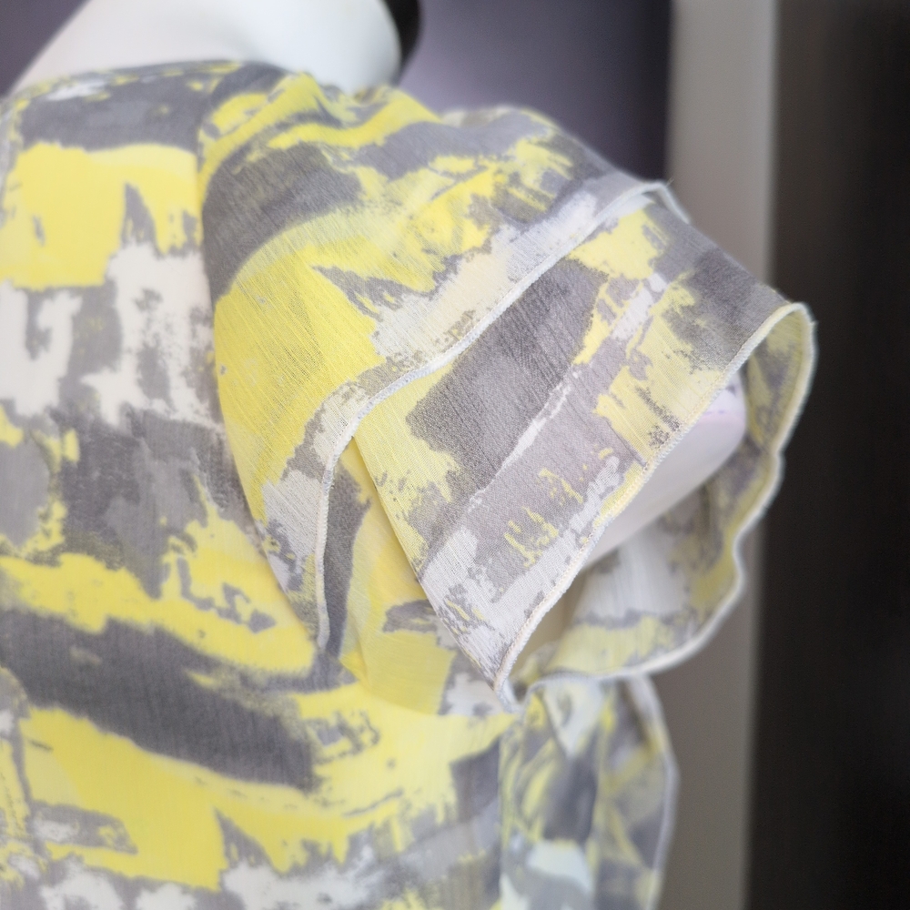 Ricki's Yellow and Gray Patterned Blouse - Picture 7 of 9